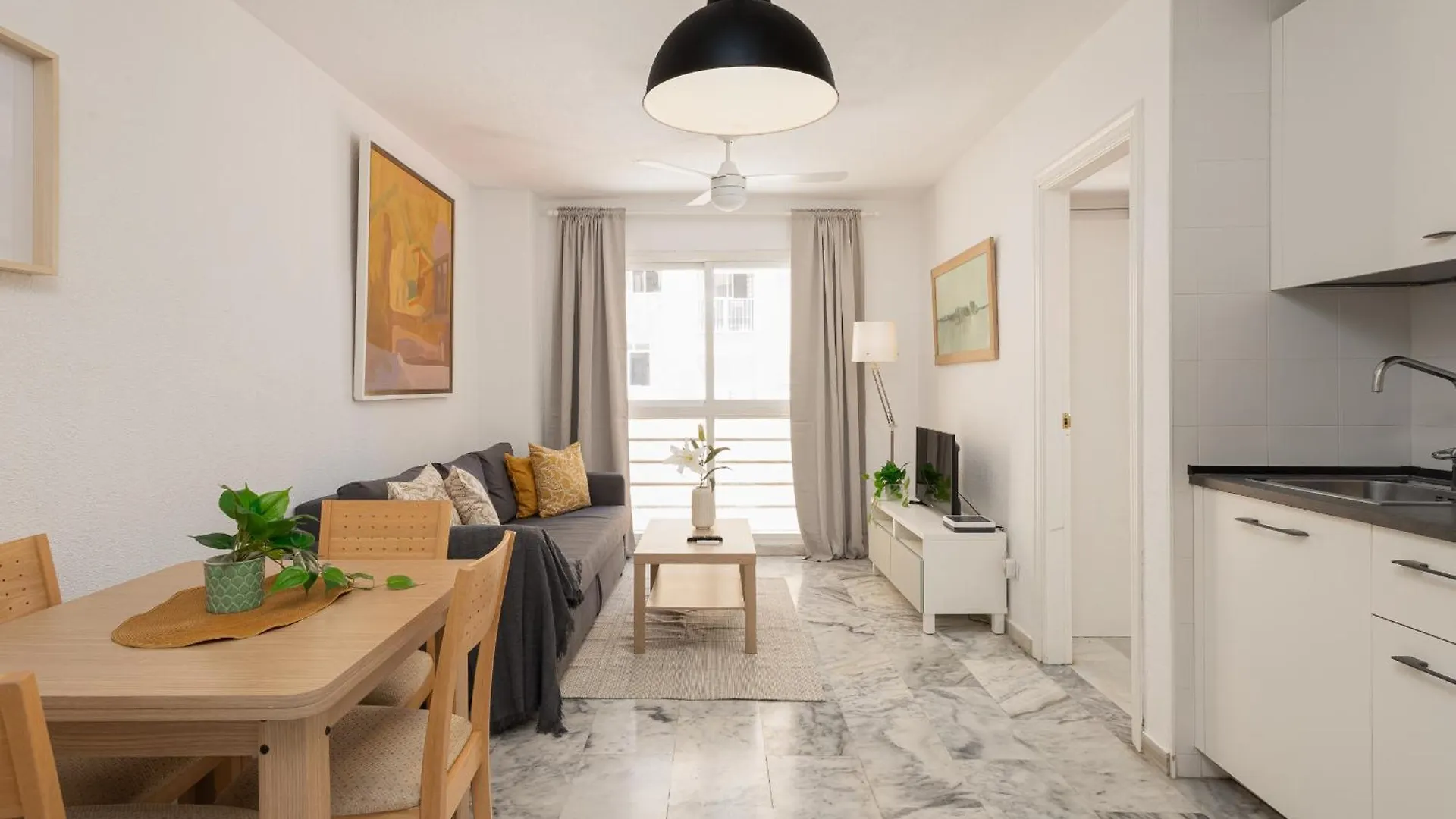 C18 Lovely Apartment In Malagueta Beach Малага